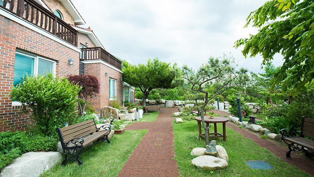 Utopia Pension Gyeongju Exterior photo